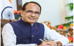 चौहान ने काफिले का आकार घटाया, अधिकारियों से 'घर से काम' करने को कहा चौहान ने काफिले का आकार घटाया, अधिकारियों से 'घर से काम' करने को कहा