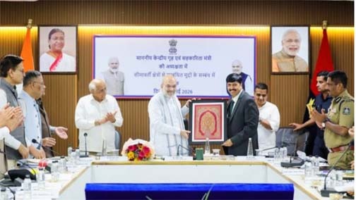 भुज में अमित शाह की उच्चस्तरीय सुरक्षा समीक्षा बैठक, सीमा सुरक्षा और घुसपैठ रोकने पर जोर भुज में अमित शाह की उच्चस्तरीय सुरक्षा समीक्षा बैठक, सीमा सुरक्षा और घुसपैठ रोकने पर जोर