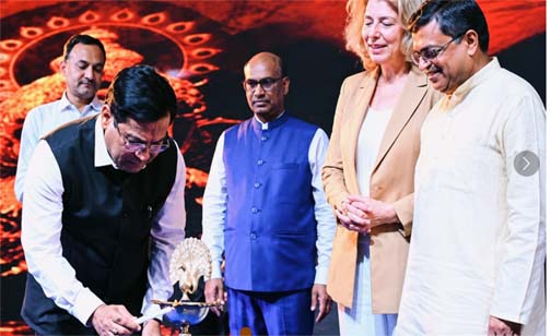 भारत ने जारी किया पहला मेड-इन-इंडिया एक्जिम शिपिंग कंटेनर, मर्स्क ने दिए 1,000 और ऑर्डर भारत ने जारी किया पहला मेड-इन-इंडिया एक्जिम शिपिंग कंटेनर, मर्स्क ने दिए 1,000 और ऑर्डर