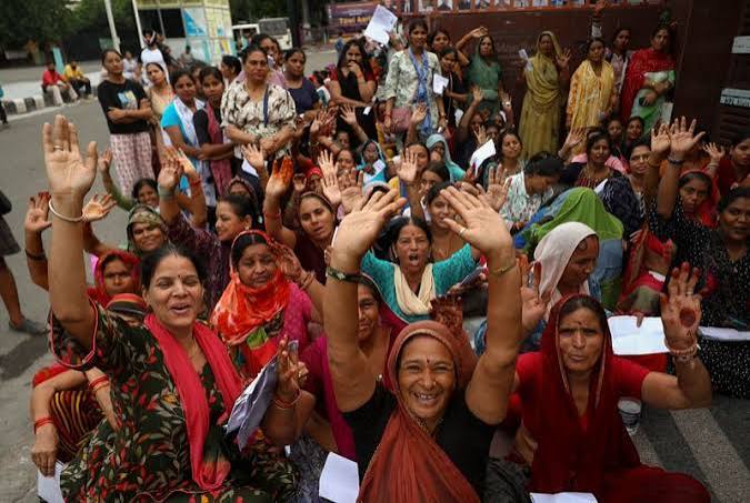लगभग 5,000 अमरनाथ यात्रियों का तीसरा जत्था जम्मू से कश्मीर रवाना लगभग 5,000 अमरनाथ यात्रियों का तीसरा जत्था जम्मू से कश्मीर रवाना