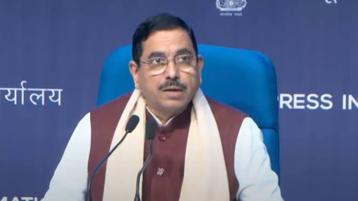 भारत के युवा अब दुनिया से केवल प्रतिस्पर्धा नहीं कर रहे बल्कि उसका नेतृत्व कर रहे : जोशी भारत के युवा अब दुनिया से केवल प्रतिस्पर्धा नहीं कर रहे बल्कि उसका नेतृत्व कर रहे : जोशी