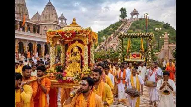 अयोध्या में सावन झूला उत्सव की तैयारियां पूरी, रामलला के दर्शन समय में होगा विस्तार अयोध्या में सावन झूला उत्सव की तैयारियां पूरी, रामलला के दर्शन समय में होगा विस्तार