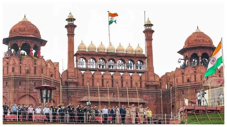 स्वतंत्रता दिवस पर पहली बार लाल किले से गूंजेगा वंदे मातरम् स्वतंत्रता दिवस पर पहली बार लाल किले से गूंजेगा वंदे मातरम्