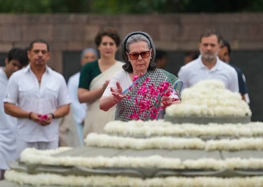 मोदी, सोनिया, खरगे और राहुल ने राजीव गांधी की जयंती पर उन्हें श्रद्धांजलि दी मोदी, सोनिया, खरगे और राहुल ने राजीव गांधी की जयंती पर उन्हें श्रद्धांजलि दी