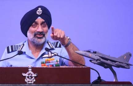 वायुसेना 'थिएटराइजेशन' के खिलाफ नहीं: एयर चीफ मार्शल सिंह वायुसेना 'थिएटराइजेशन' के खिलाफ नहीं: एयर चीफ मार्शल सिंह