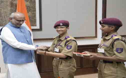 उपराष्ट्रपति ने बच्चों संग तो ओम बिरला ने लाड़ली बहनों संग मनाया त्योहार, नितिन नवीन को महिला कार्यकर्ताओं ने बांधी राखी उपराष्ट्रपति ने बच्चों संग तो ओम बिरला ने लाड़ली बहनों संग मनाया त्योहार, नितिन नवीन को महिला कार्यकर्ताओं ने बांधी राखी