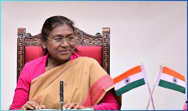 एशियन गेम्स में भारतीय खिलाड़ियों का जलवा, राष्ट्रपति मुर्मू ने कुमकुम, प्रणवी और नीरज को दी बधाई एशियन गेम्स में भारतीय खिलाड़ियों का जलवा, राष्ट्रपति मुर्मू ने कुमकुम, प्रणवी और नीरज को दी बधाई