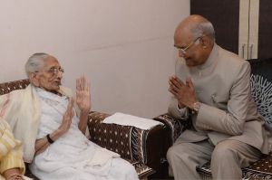 राष्ट्रपति ने मोदी की माता हीराबा से भेंट की