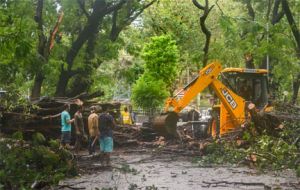 चक्रवात निसर्ग से महाराष्ट्र के रायगढ़ और पालघर जिले प्रभावित