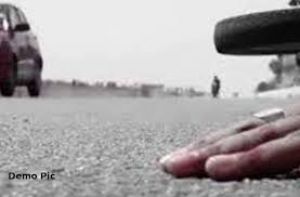 सड़क हादसे में बाइक सवार की मौत, साथी घायल