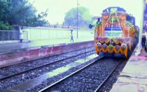 भारत ने बांग्लादेश को सौंपे 10 डीजल रेल इंजन
