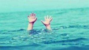 सेल्फी लेने के दौरान हादसा, बेटी तथा माता-पिता की डूबने से मौत
