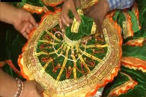   भूमि पूजन समारोह में स्वर्ण धागों और रत्नों से सजी विशेष पोशाक में सजेंगे रामलला