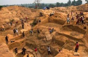  पन्ना की हीरा खदान से श्रमिक को मिले 30-35 लाख रुपये के तीन हीरे