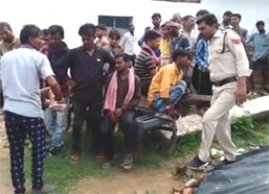 तीन मासूम बेटियों के साथ पिता कुएं में कूदा, बेटियों का शव मिला, पिता की तलाश