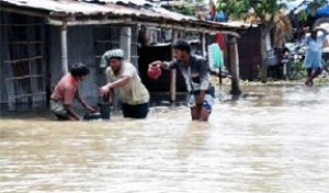 गुजरात में भारी बारिश से ढहा मकान, तीन लोगों की मौत