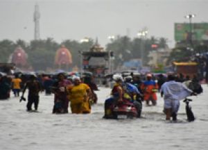  भारी बारिश से दो लोगों की मौत, सड़क संपर्क टूटा