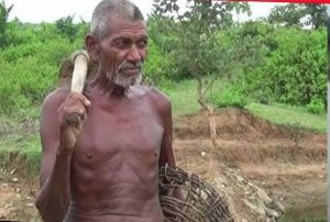  पहाड़ों का पानी खेतों तक पहुंचाने के लिए इस किसान ने  अकेले  3 किमी की नहर बना डाली