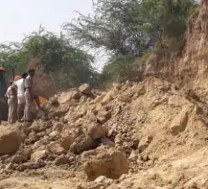  मिट्टी का टीला ढहा : दो नाबालिग भाइयों की मौत