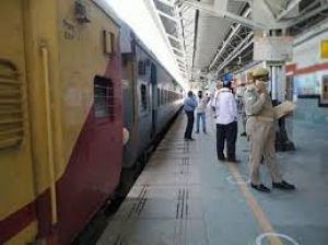  कोविड-19 नियमों का पालन नहीं करने, संक्रमित होने पर रेल यात्रा करने पर हो सकती है जेल