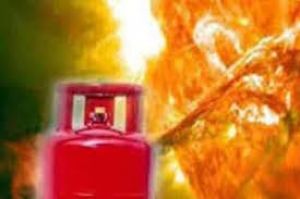   रसोई गैस के सिलेंडर में विस्फोट, 3 लोगों की मौत, 8 घायल