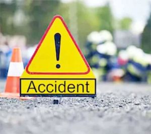  काम पर जा रहे पति-पत्नी और बेटी को अज्ञात वाहन ने कुचला, तीनों की मौत