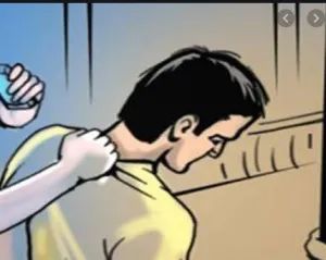 घर में चोरी करने घुसे आरोपी युवक की पिटाई