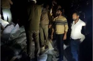  चीनी से भरा ट्रक पलटने से तीन की मौत