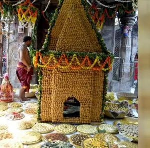   अन्नकूट पर 101 क्विंटल प्रसाद से सजा काशी विश्वनाथ और मां अन्नपूर्णा का दरबार