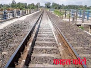 रेलवे ट्रैक पर खिंचवा रहा था फोटो, अचानक आई ट्रेन, छात्र की मौत