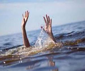 पानी से भरे गड्ढे में गिरने से तीन साल के बच्चे की मौत