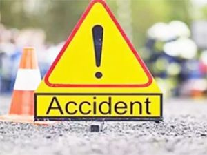 ट्रक से कुचलकर दो स्कूटी सवार युवकों की मौत 