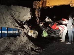 ट्रक और ट्रैक्टर की भीषण टक्कर में 2 लोगों की मौत