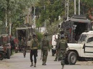 जम्मू-कश्मीर के कुलगाम में सुरक्षा बलों के साथ मुठभेड़ में दो आतंकी मारे गए: अधिकारी