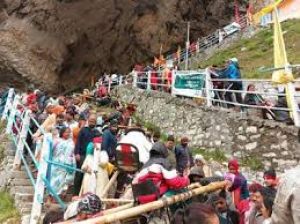  अमरनाथ यात्रा एक दिन स्थगित रहने के बाद फिर से शुरू हुई