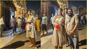  शिल्पा शेट्टी के लिंगराज मंदिर में दर्शन करने की तस्वीरें वायरल होने के बाद सेवादार को नोटिस