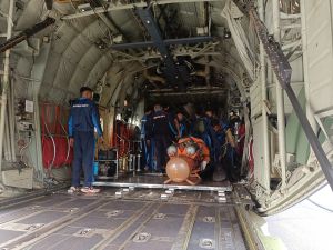 असम के उमरंगसो में फंसे खनिकों को बचाने के लिए भारतीय नौसेना की टीम तैनात  