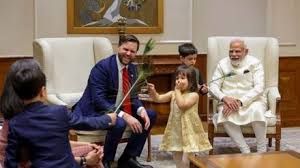 अमेरिका के उपराष्ट्रपति वेंस का अपने परिवार के साथ दिल्ली पहुंचने पर गर्मजोशी से स्वागत