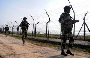  पाकिस्तान ने जम्मू-कश्मीर नियंत्रण रेखा पर की भारी गोलीबारी, एक जवान शहीद