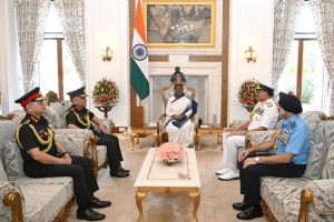 तीनों सेनाध्यक्षों और सीडीएस ने राष्ट्रपति मुर्मु को दी ‘ऑपरेशन सिंदूर’ की जानकारी