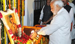  पीएम मोदी ने वीर सावरकर को उनकी जयंती पर दी श्रद्धांजलि, कहा- उनका बलिदान और साहस विकसित भारत के निर्माण में होगा पथ-प्रदर्शक