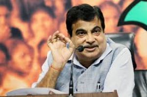 धन की कोई कमी नहीं है; नौकरशाही का लीक से हटकर न सोचना चिंता का विषय: गडकरी
