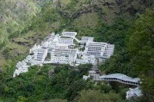  संसदीय समिति ने जम्मू कश्मीर में माता वैष्णो देवी मंदिर का दौरा किया