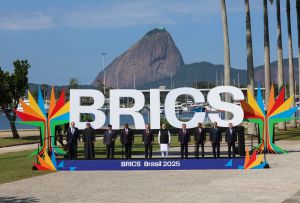 पीएम मोदी ने BRICS शिखर सम्मेलन में नेताओं संग खिंचवाई तस्वीर, साझा सहयोग और विकास की प्रतिबद्धता दोहराई