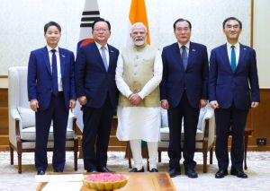  दक्षिण कोरिया के विशेष दूतों के प्रतिनिधिमंडल ने पीएम मोदी से की मुलाकात