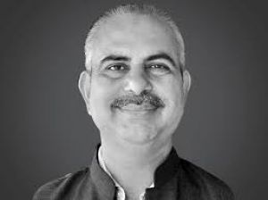 भारतीय राजनीति में कोई पल नीरस नहीं होता: किदवई