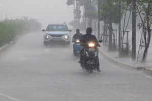 गुजरात में भारी बारिश का ऑरेंज अलर्ट जारी, मछुआरों को समुद्र से दूर रहने की सलाह