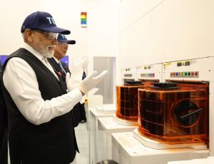 पीएम मोदी और जापान के पीएम इशिबा ने सेंडाई में सेमीकंडक्टर कंपनी का किया दौरा