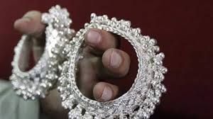 चांदी ने इस साल अबतक दिया 49 प्रतिशत का रिटर्न; सोने, शेयर बाजार को पीछे छोड़ा चांदी ने इस साल अबतक दिया 49 प्रतिशत का रिटर्न; सोने, शेयर बाजार को पीछे छोड़ा