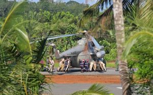 राष्ट्रपति मुर्मू के हेलीकॉप्टर के पहिये कंक्रीट के नवनिर्मित हेलीपैड में धंसे...! राष्ट्रपति मुर्मू के हेलीकॉप्टर के पहिये कंक्रीट के नवनिर्मित हेलीपैड में धंसे...!